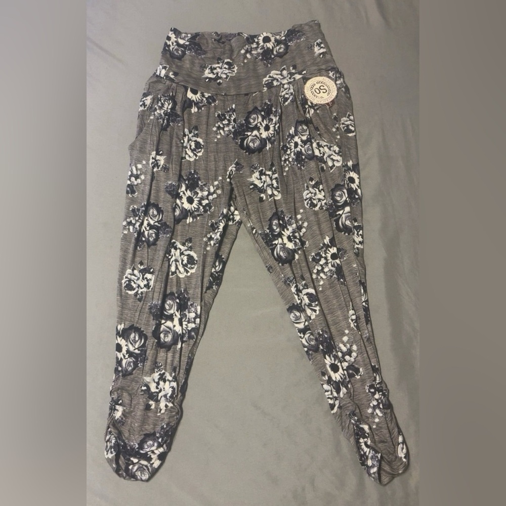 Juniors SO Activewear Fold Over Crop Yoga Jogger Floral Print Size Small NWT